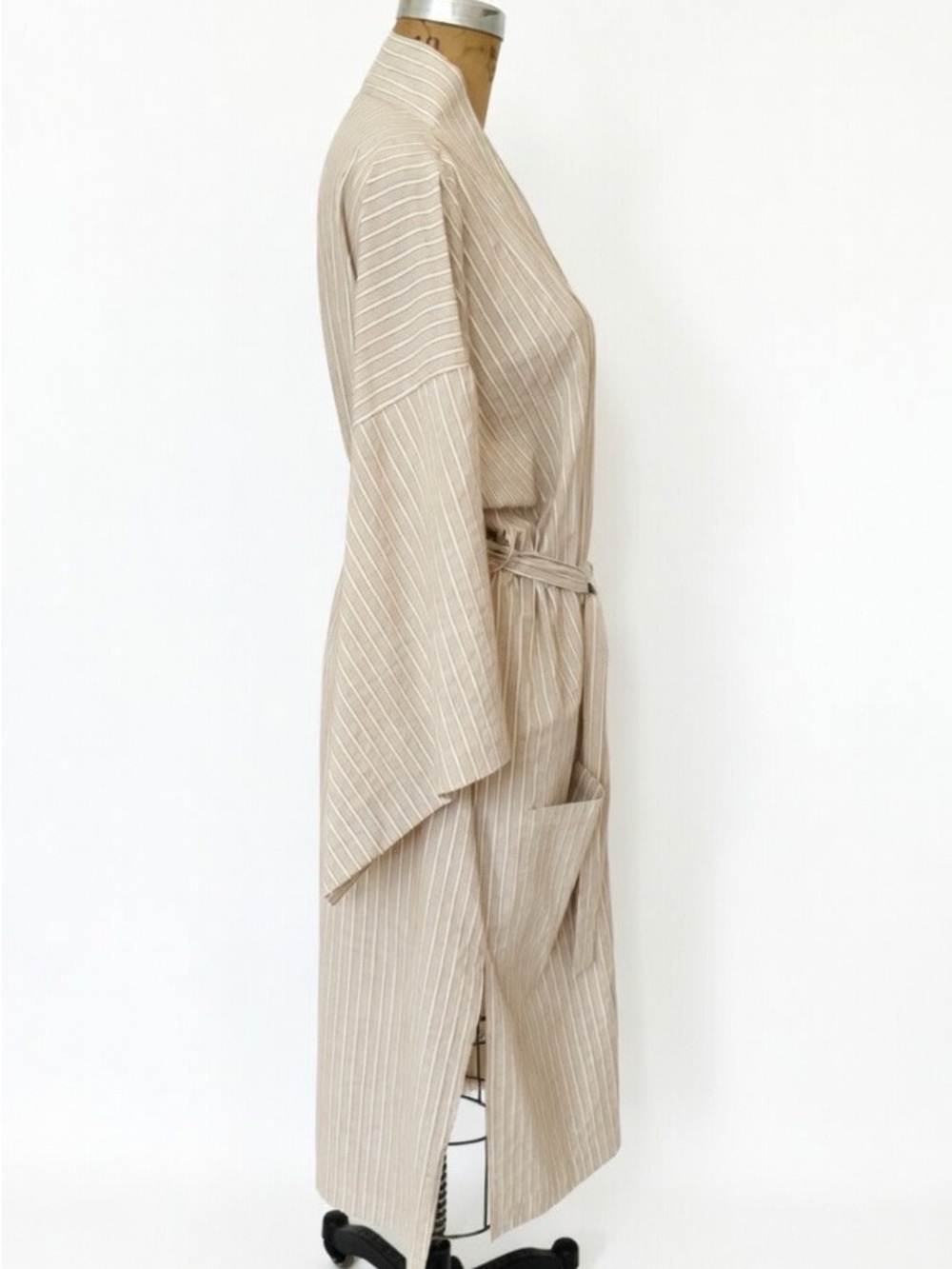 ELSE Light Beige Pinstripe Kimono Robe. - Picture 3 of 8